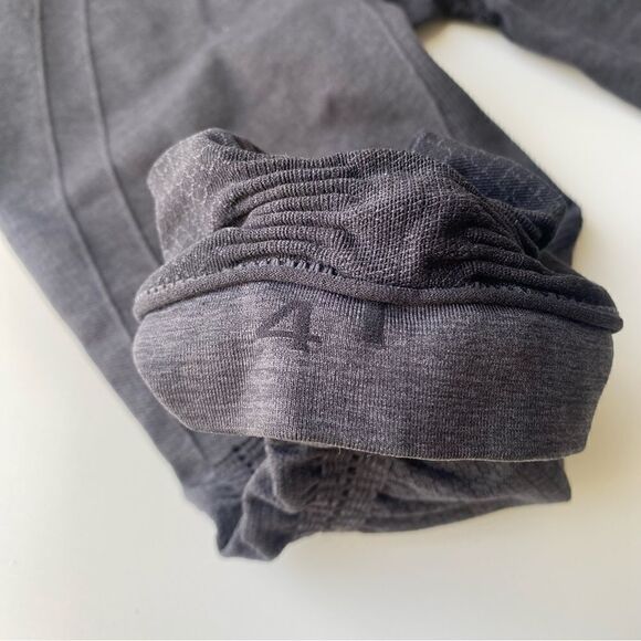 Lululemon In The Flow Crop size 4 gray leggings runch - Picture 5 of 8